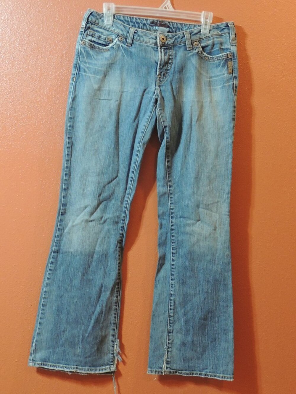 Silver Jeans 2004 Woman 31x33 Distressed Cuffs Travel Resort Denim Blue Jeans